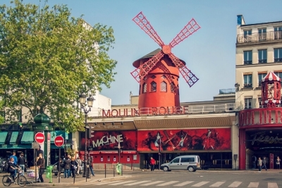 История и возвращение славы Мулен Руж: как легендарная ветряная мельница в Париже восстановила свой облик