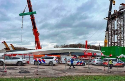 В Нидерландах арка моста рухнула на рабочих: есть пострадавшие