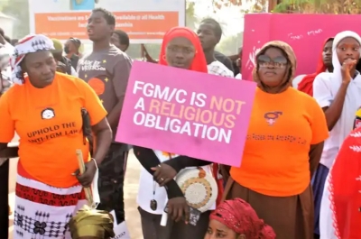 Парламент Гамбии проголосовал за отмену запрета на женское обрезание у девочек